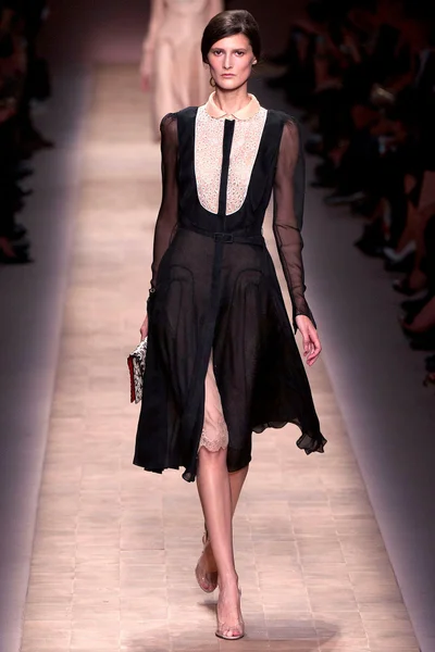 Look 16